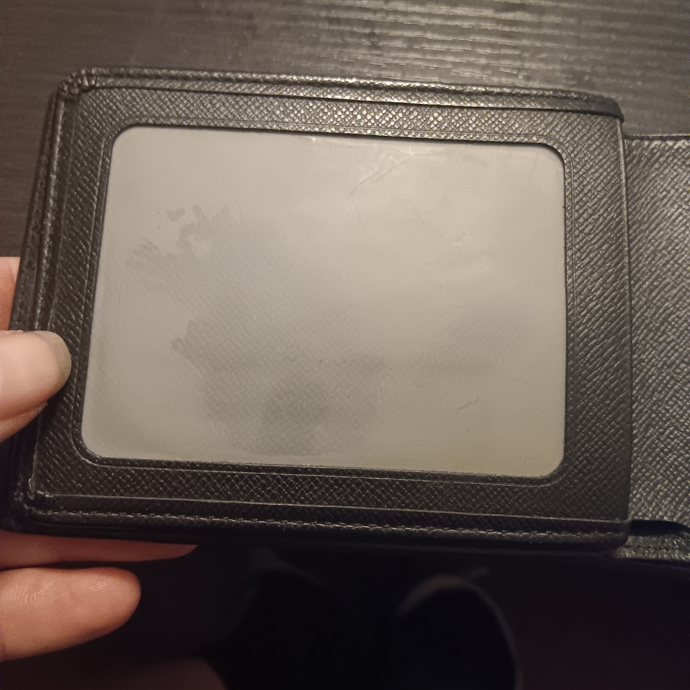 Louis Vuitton Taiga Black BiFold Unisex Wallet With No Peeling (EUC) - Picture 9 of 15
